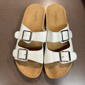 Women’s Slide Sandals. White Size 7. From Rue 21. Excellent Condition.